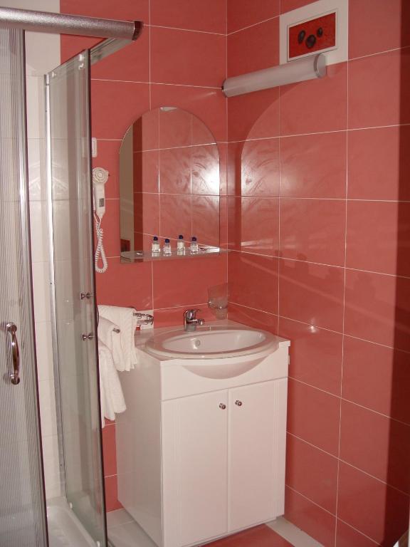 Family Hotel Gabrova Oda fotoğraf